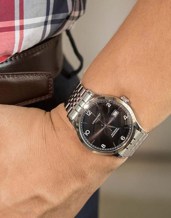 Longines Longines Record Collection L2.821.4.56.6 механические мужские часы часы крупный план черный циферблата